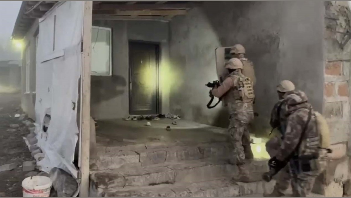 Ağrı'da KOM Şube'den nokta operasyon: Uzun namlulu silahlar ele geçirildi