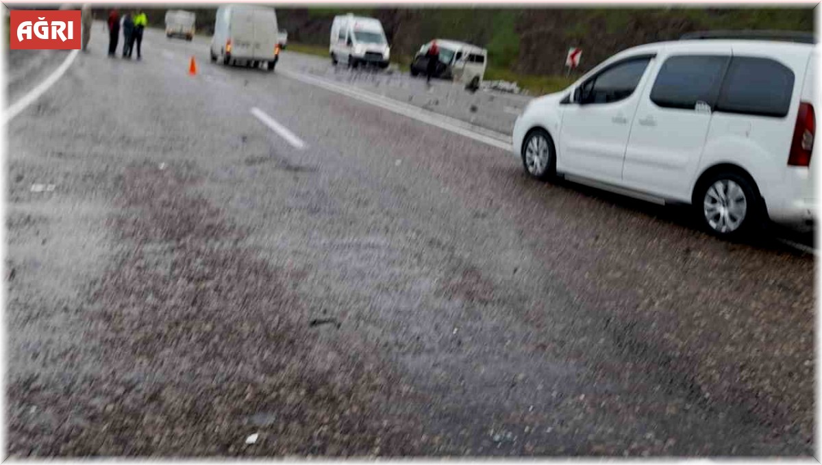 Ağrı'da korkunç kaza: 2 ölü, 5 yaralı