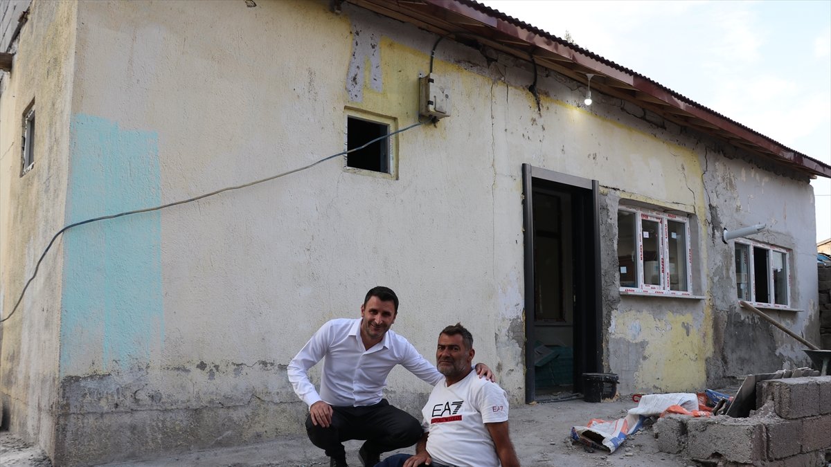 Ağrı'da Köy Okulları Yardım Projesi Engelli Nidai Ayhan'ın Evini Baştan Sona Yeniledi