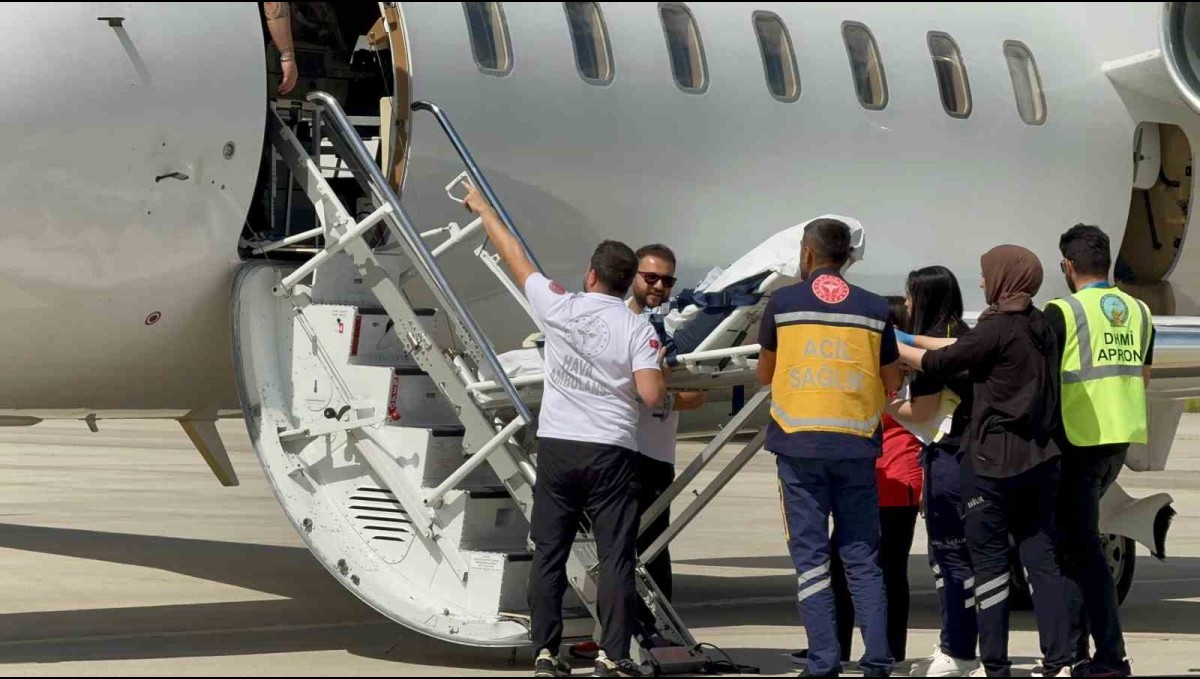 Ağrı'da kritik durumdaki çocuk hasta için hava ambulansı seferber edildi