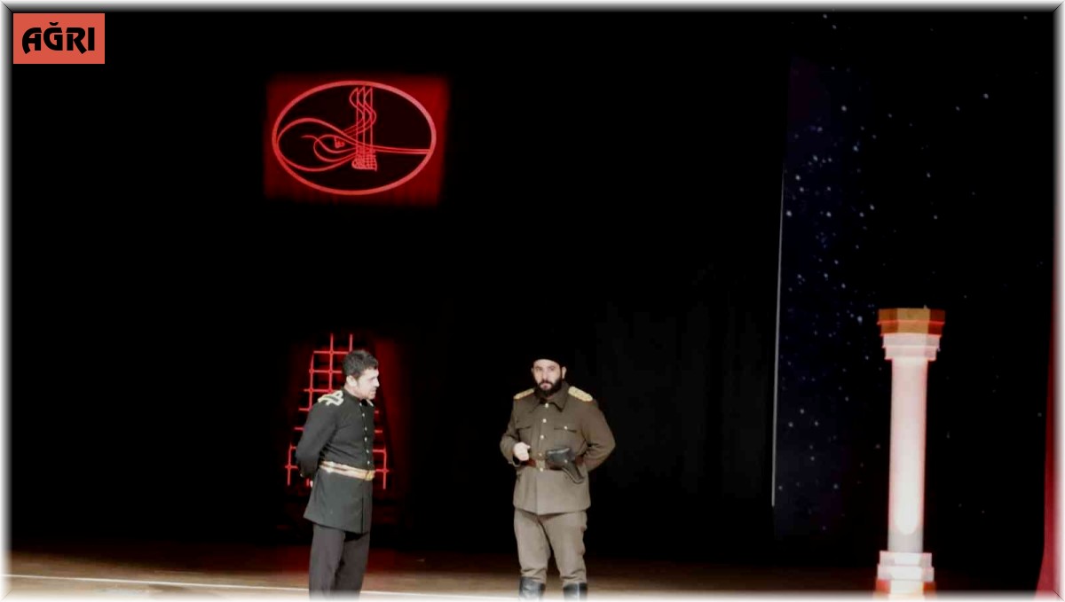 Ağrı'da 'Kumandan' oyunu tiyatroseverlerle buluştu