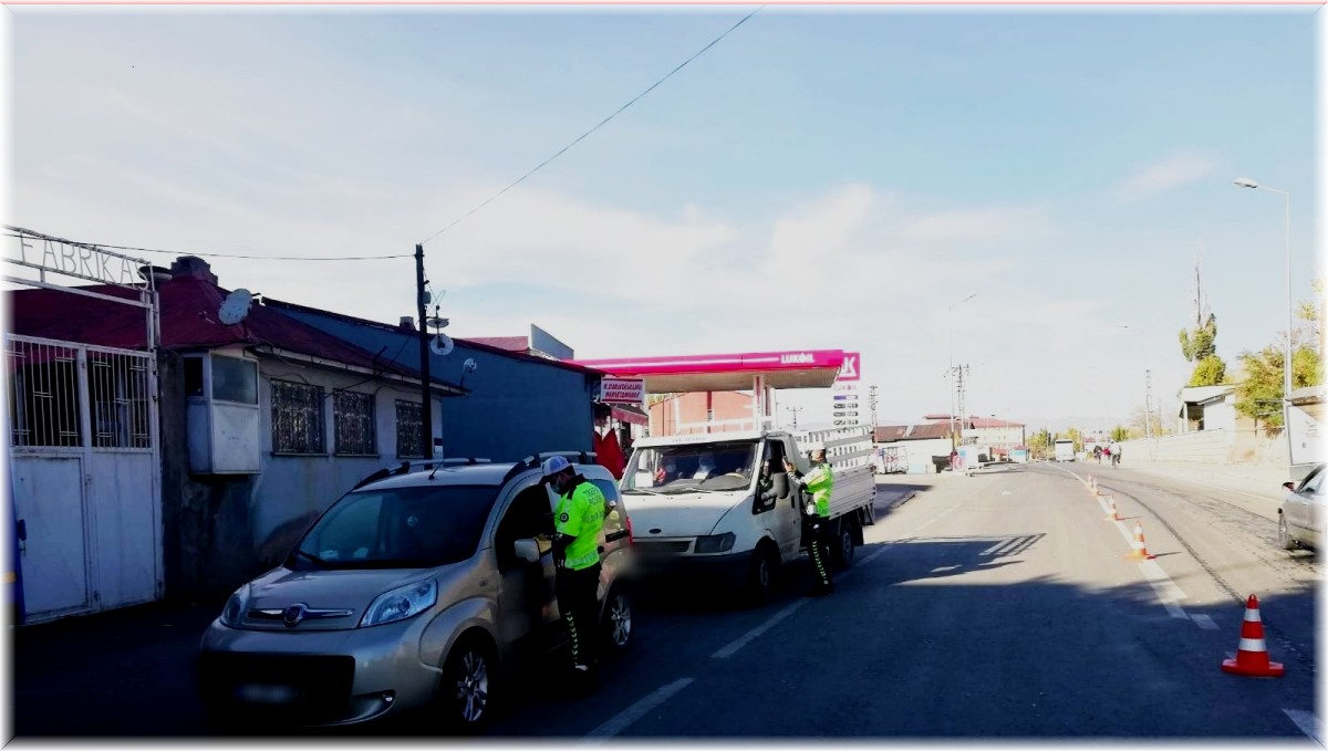 Ağrı'da kural ihlali yapan sürücülere 183 bin 940 TL ceza