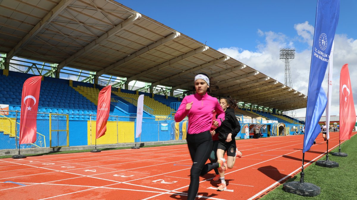 Ağrı'da Kurtuluş Koşusu Yapıldı: Sporcular Kıyasıya Mücadele Etti