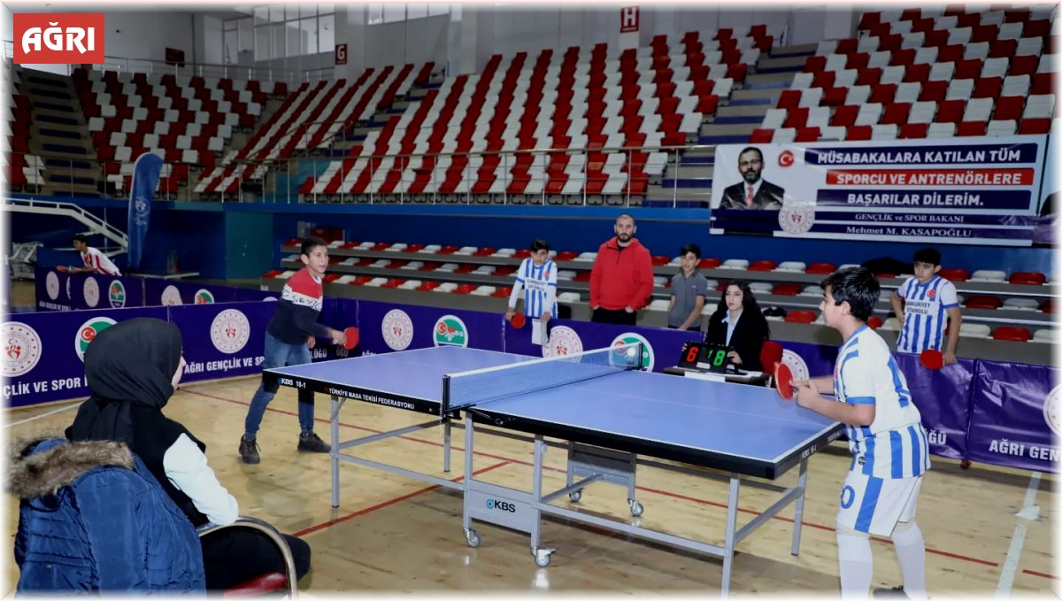 Ağrı'da masa tenisi müsabakaları yapıldı