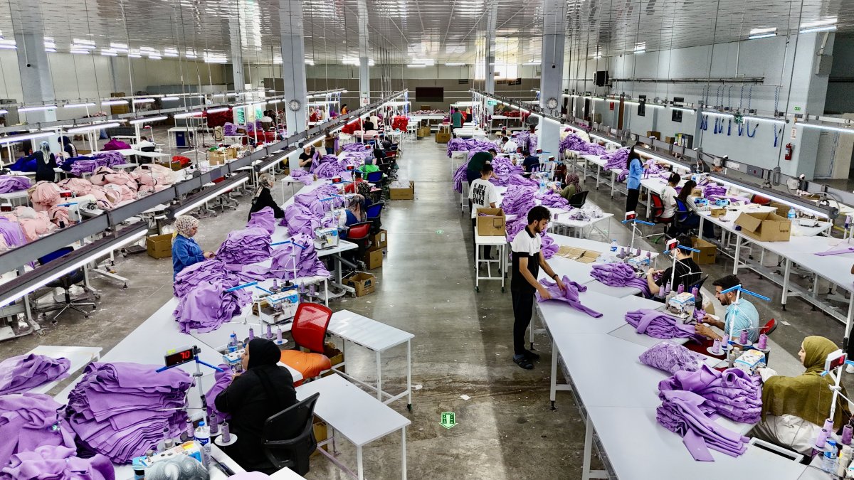 Ağrı'da Mehmet Yıldırım'ın 1 Milyon Dolarlık Tekstil Fabrikası 200 Kişiye İstihdam Sağladı