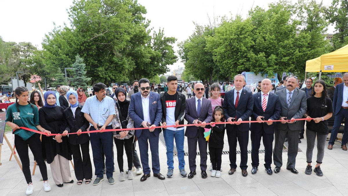 Ağrı'da Mesleki Eğitim Sergisi açıldı