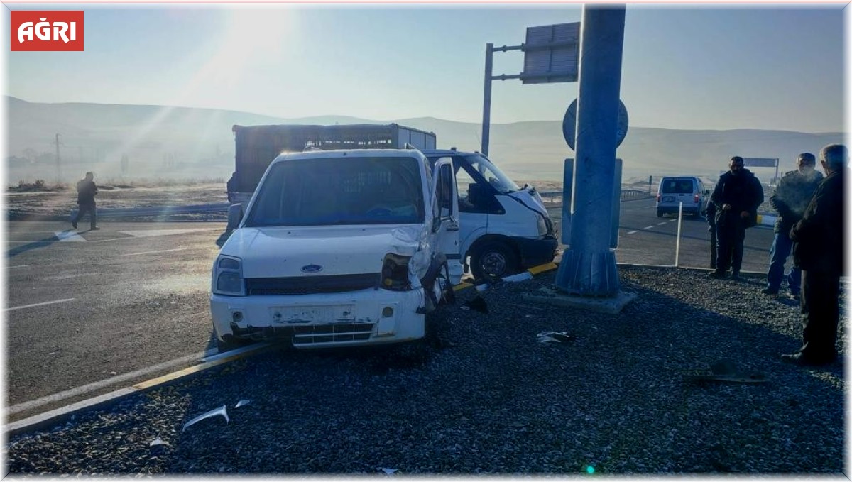 Ağrı'da meydana gelen kazada 6 kişi yaralandı