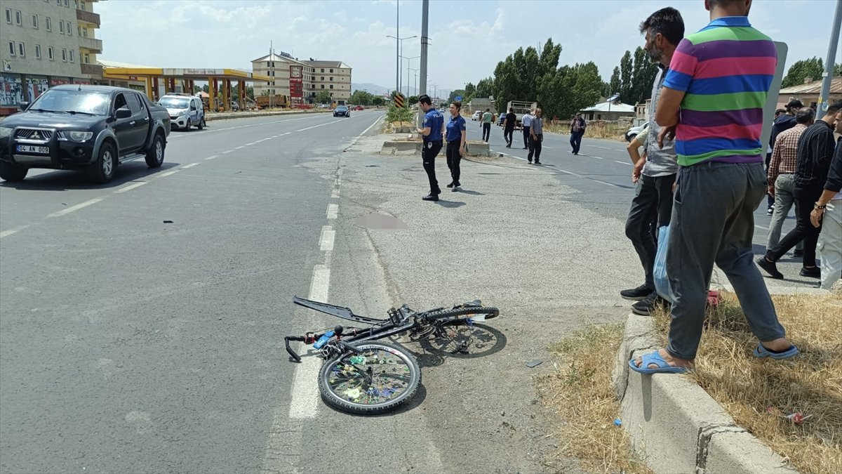 Ağrı'da Minibüsün Çarptığı 14 Yaşındaki Bisikletli Çocuk Hayatını Kaybetti
