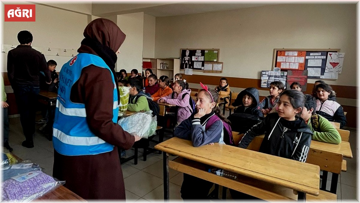 Ağrı'da minik eller üşümeyecek