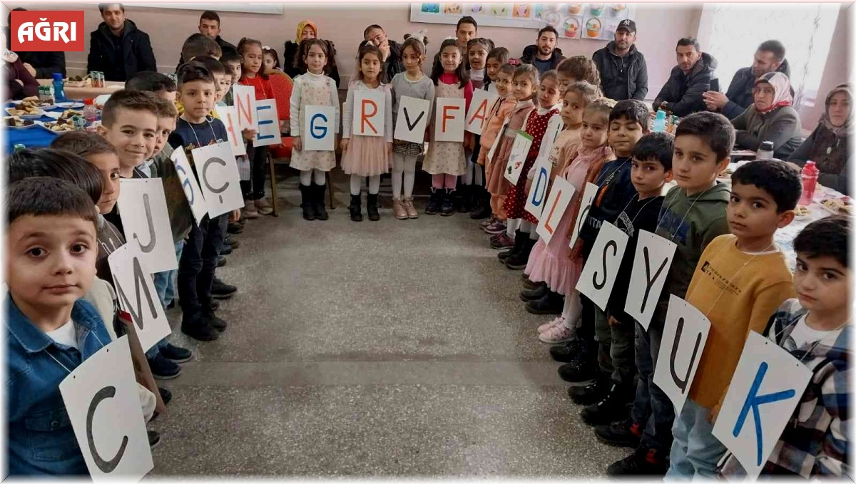 Ağrı'da miniklerin okuma bayramı sevinci