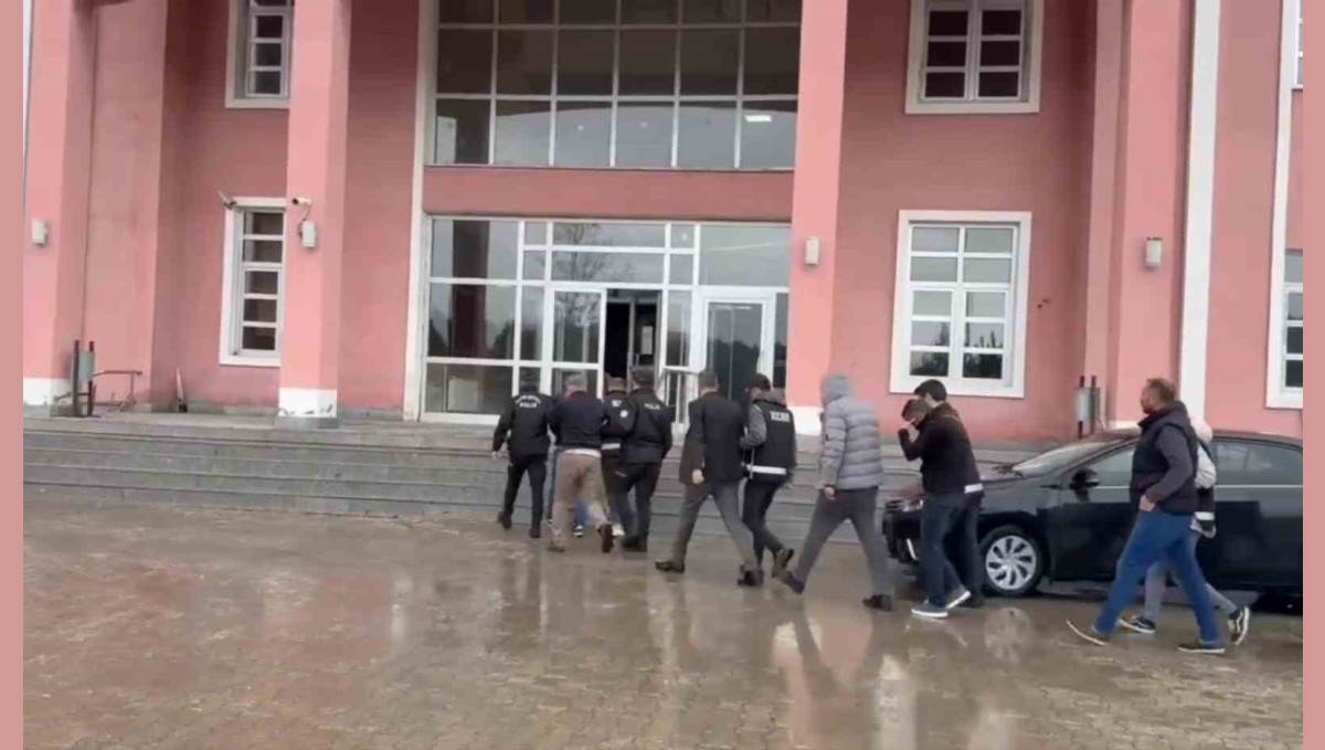 Ağrı'da motorlu taşıtlar sınavında kopya operasyonu: 8 gözaltı