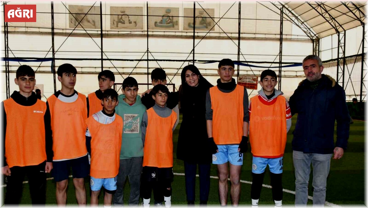 Ağrı'da öğrenciler ara tatilde futbol heyecanı yaşadı
