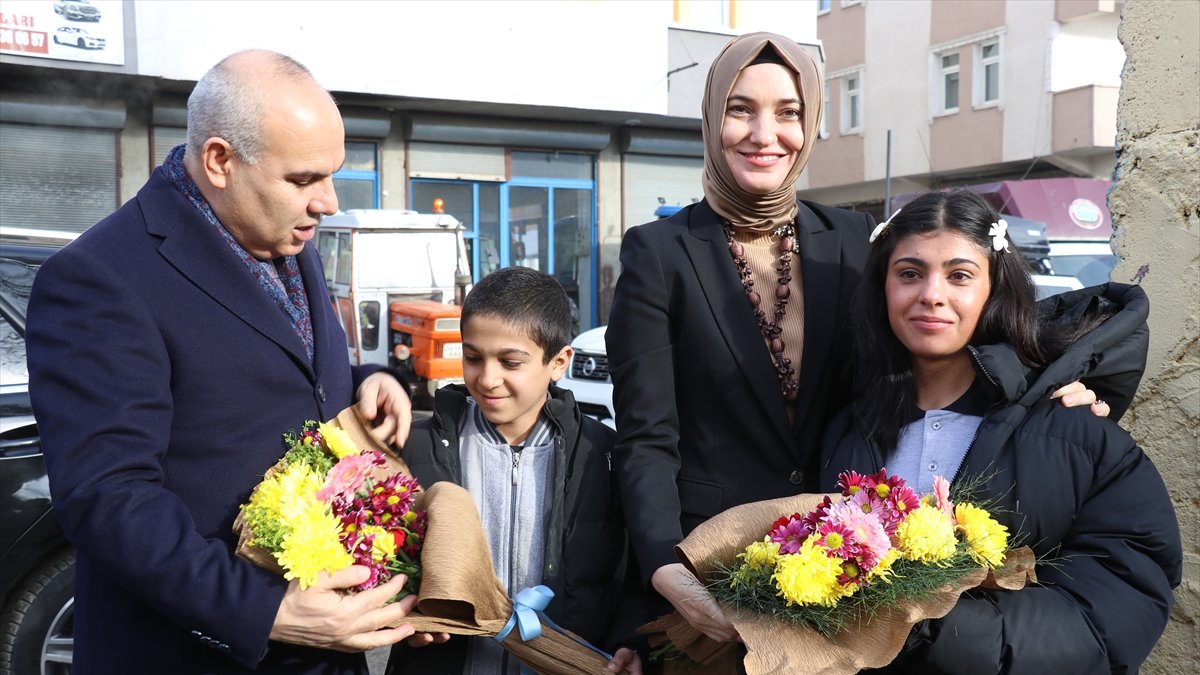 Ağrı'da öğrenciler karne heyecanı yaşad