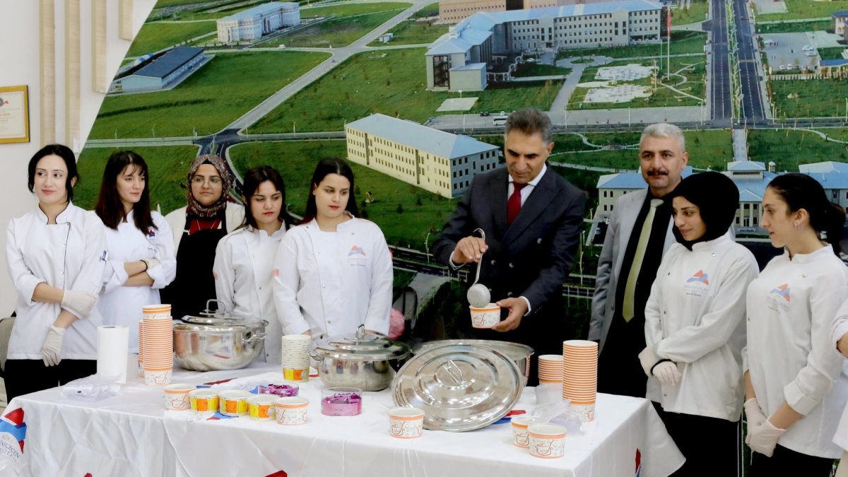 Ağrı'da öğrenciler yöresel lezzet "Gırar" çorbasını deneyimledi