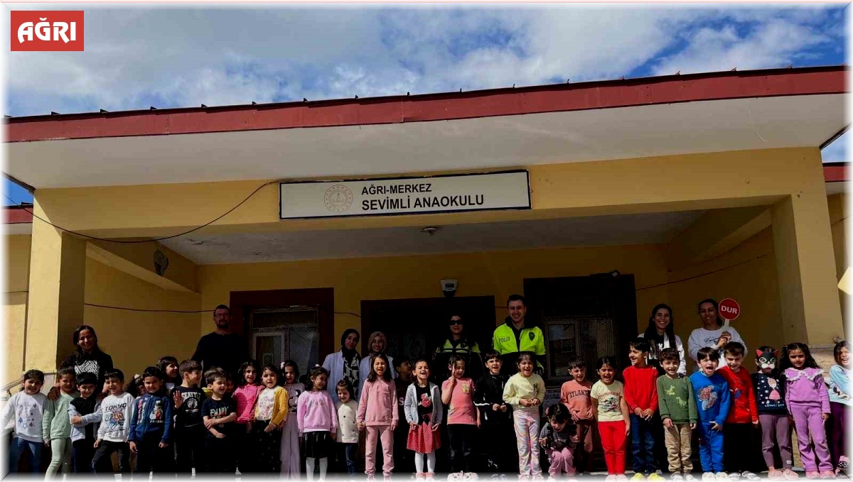 Ağrı'da öğrencilere trafik eğitimi verildi