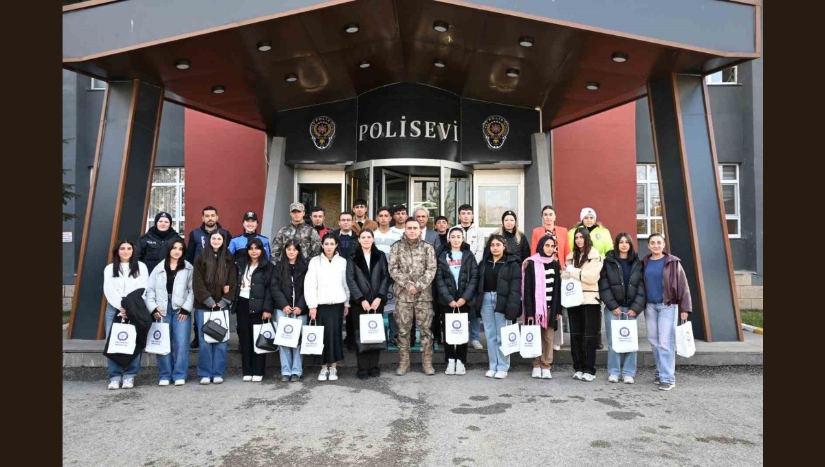 Ağrı'da öğrencilere üniversite gezisi ve emniyet söyleşisi düzenlendi