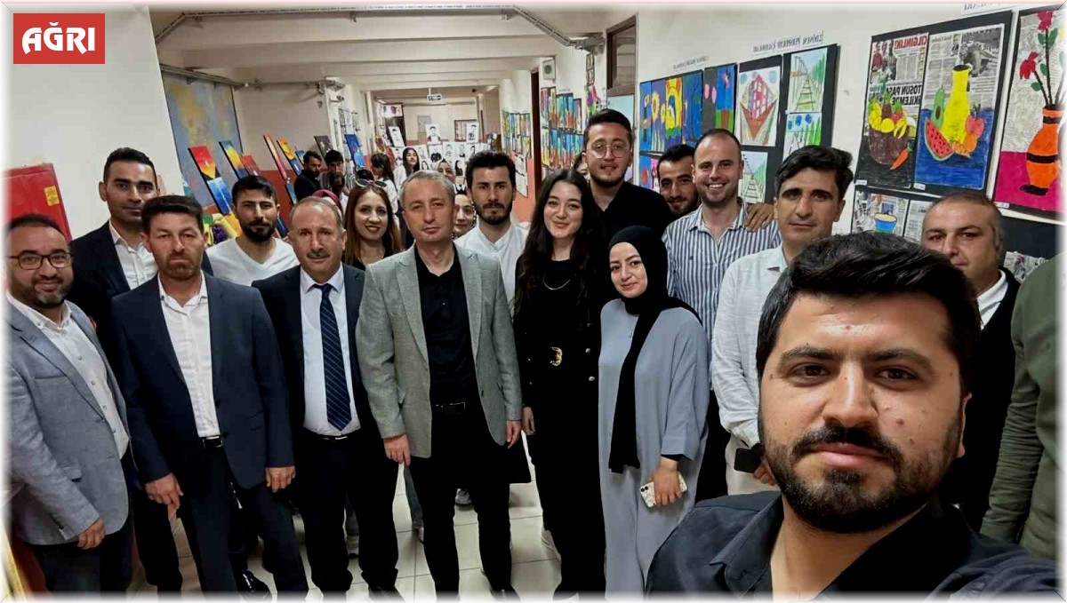 Ağrı'da öğrencilerin eserlerinin yer aldığı yıl sonu sergisi açıldı