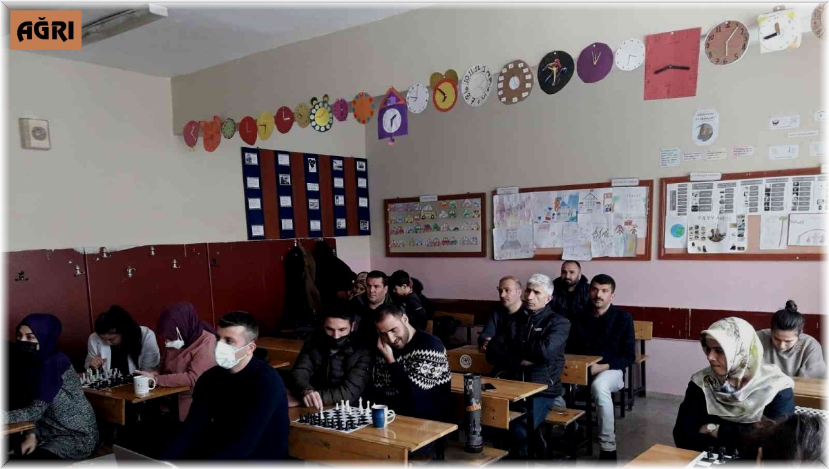 Ağrı'da öğretmenlere yönelik satranç eğitimi kursu açıldı
