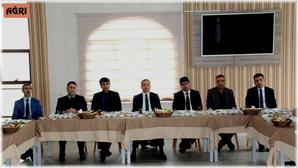 Ağrı'da "Öğretmenlik Kariyer Basamakları Yönetmeliği" değerlendirildi