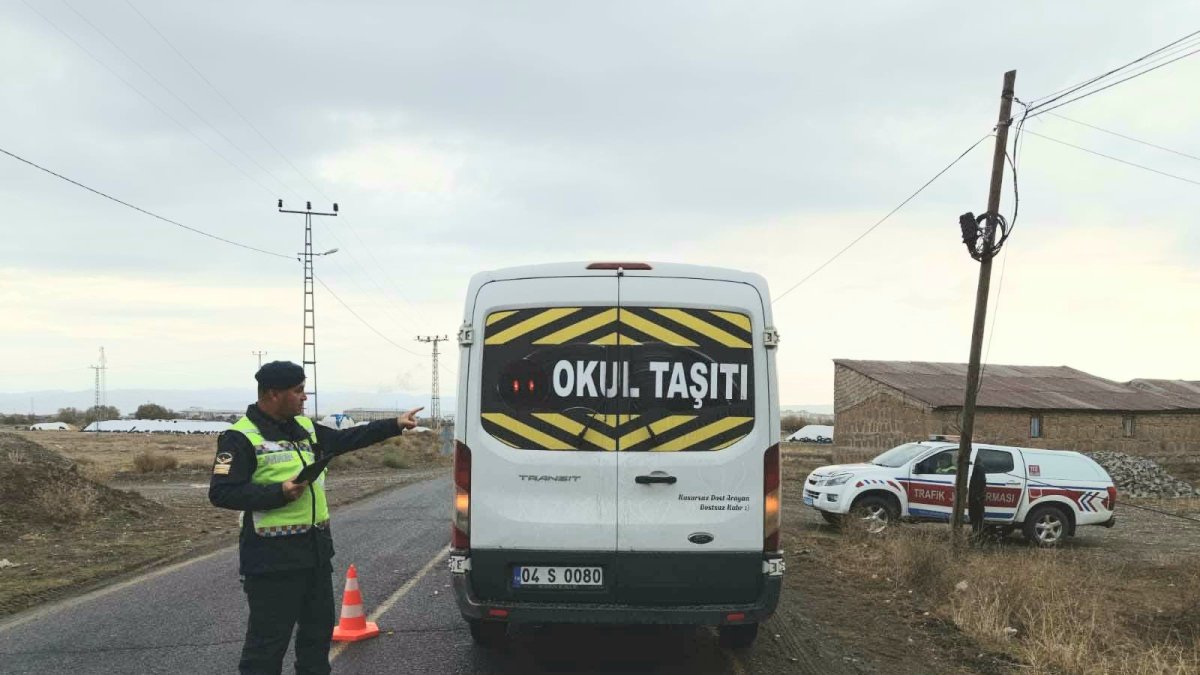 Ağrı'da okul servis araçları denetiminde 34 bin TL ceza kesildi