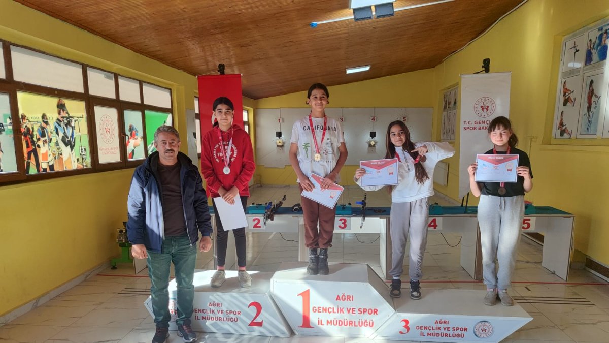 Ağrı'da Okul Sporları Atıcılık İl Birinciliği Müsabakaları Tamamlandı