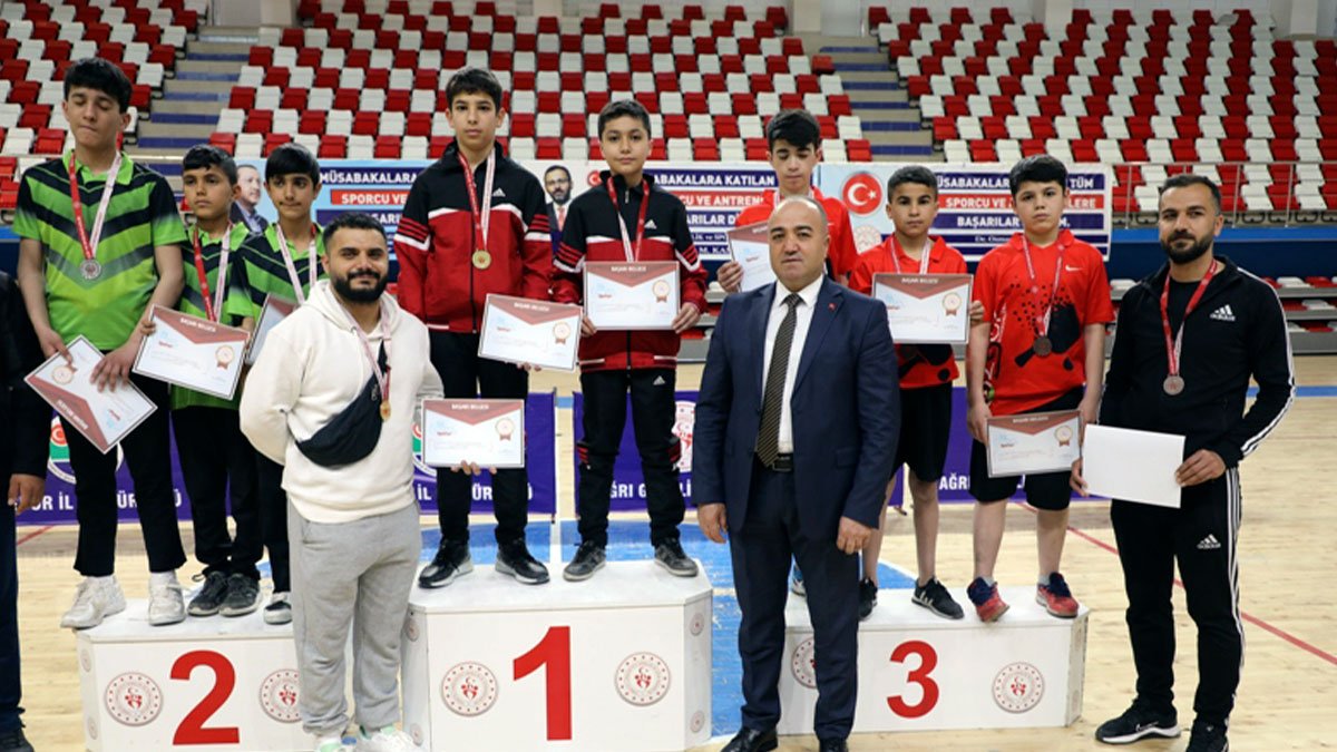 Ağrı'da Okul Sporları Masa Tenisi Grup Müsabakaları Tamamlandı
