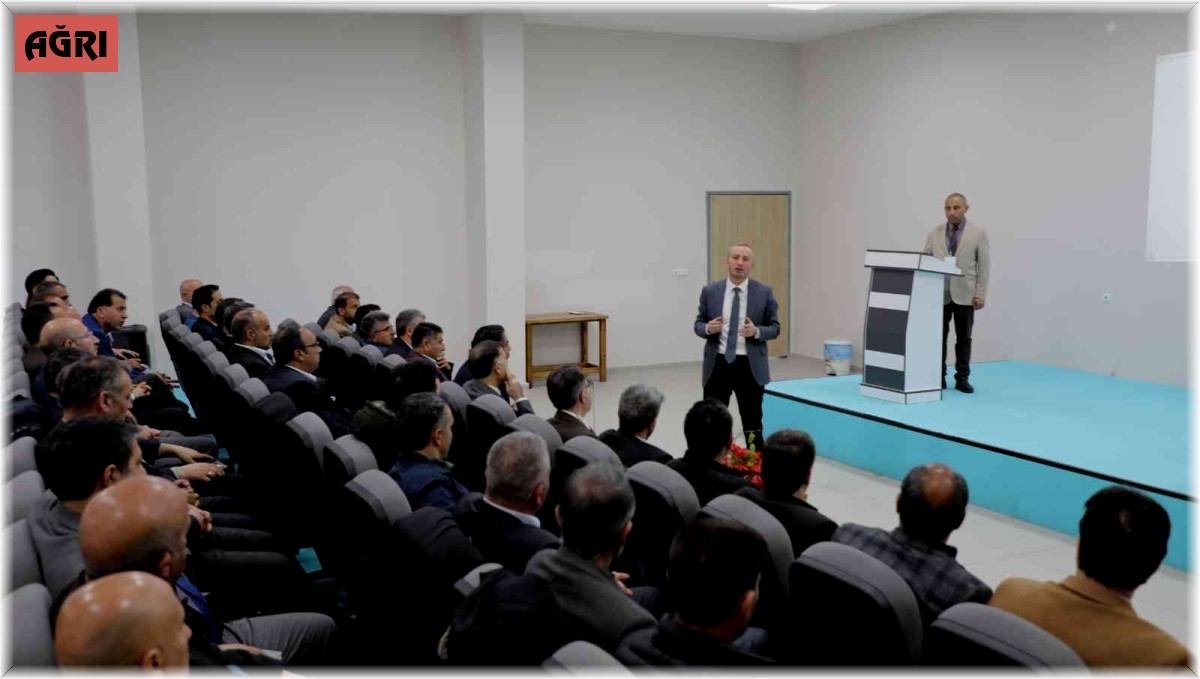 Ağrı'da okul ve kurum yöneticilerine yönelik mesleki gelişim seminerleri başladı