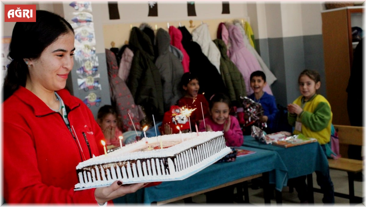 Ağrı'da okuma yazma öğrenen miniklerden Kızılay'a anlamlı mektup
