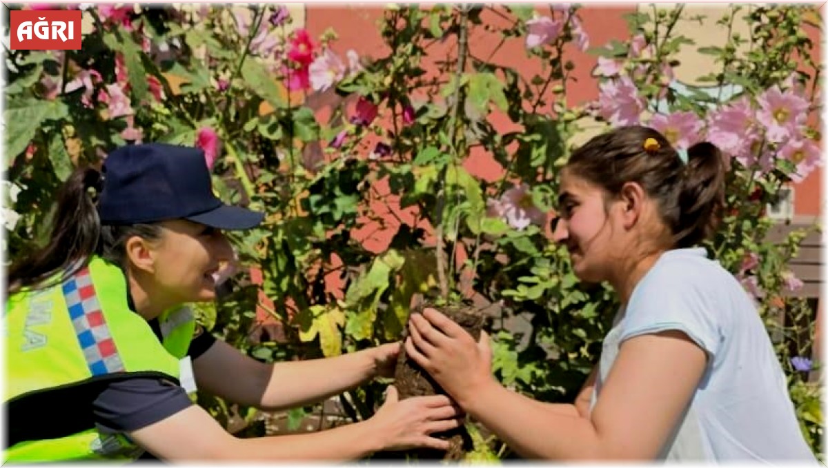 Ağrı'da özel eğitim öğrencilerine moral ziyareti