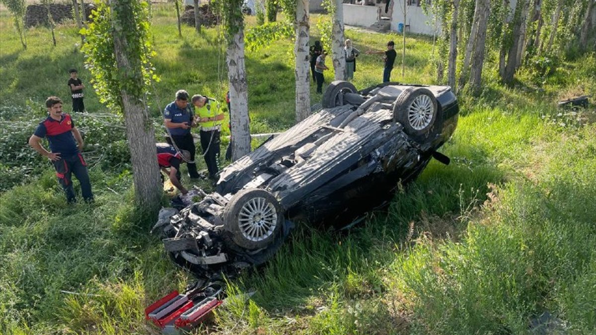 Ağrı'da polis memuru trafik kazasında yaralandı