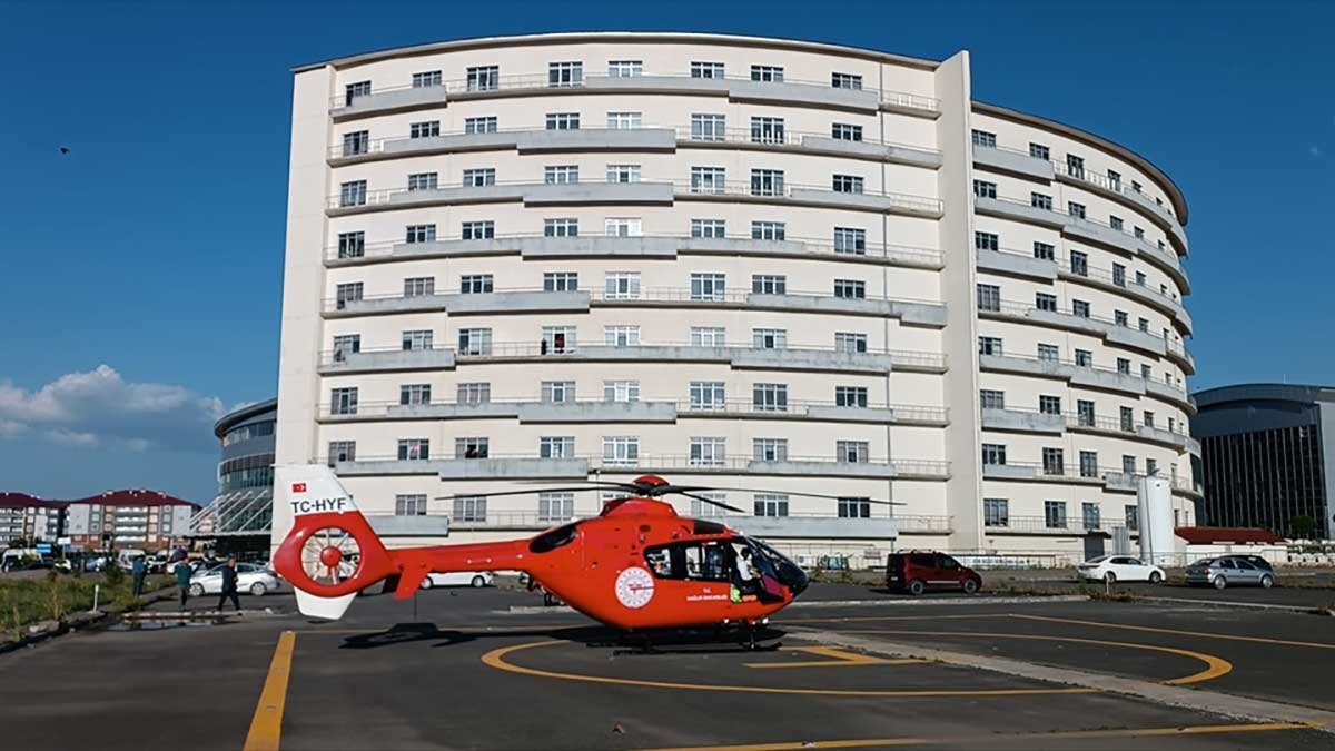 Ağrı'da rahatsızlanan bebek ambulans helikopterle Batman'a sevk edildi