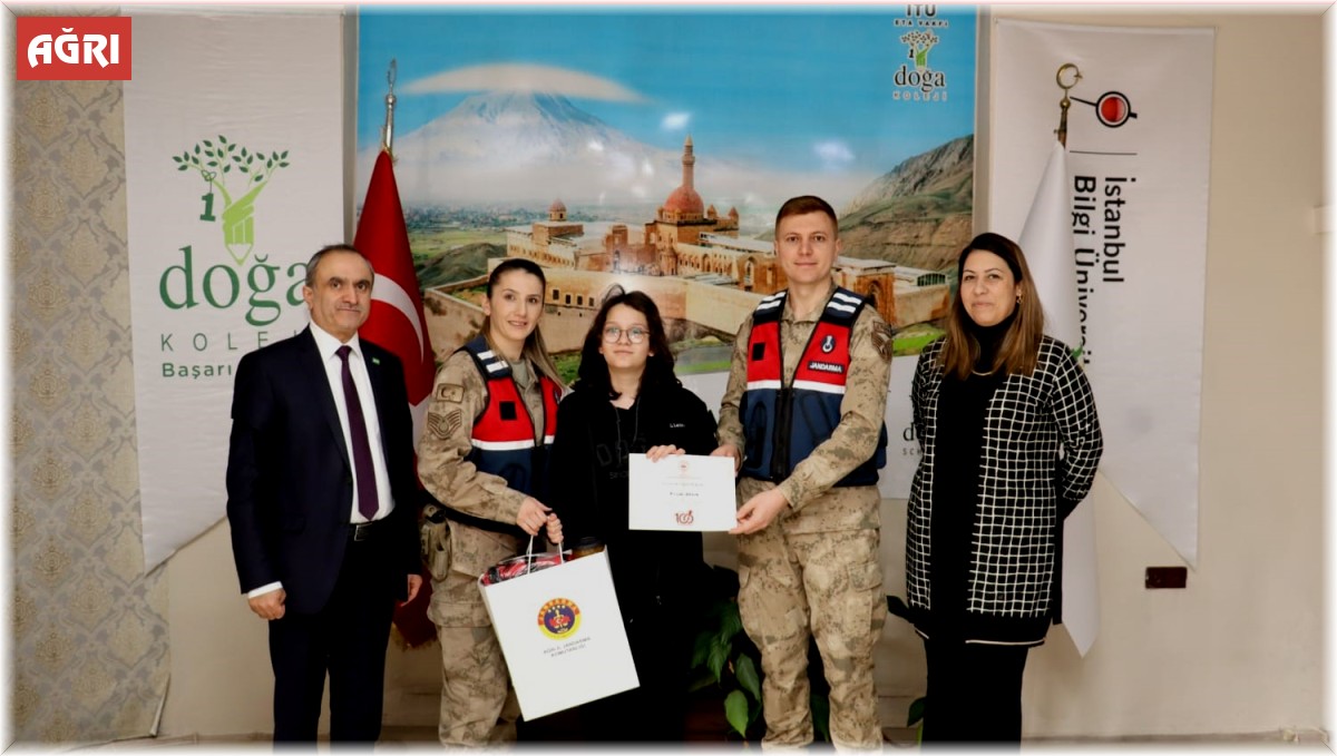 Ağrı'da resim yarışmasında dereceye giren öğrencilere ödülleri verildi