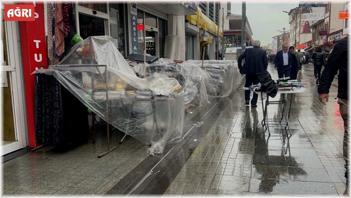 Ağrı'da sağanak etkili oluyor