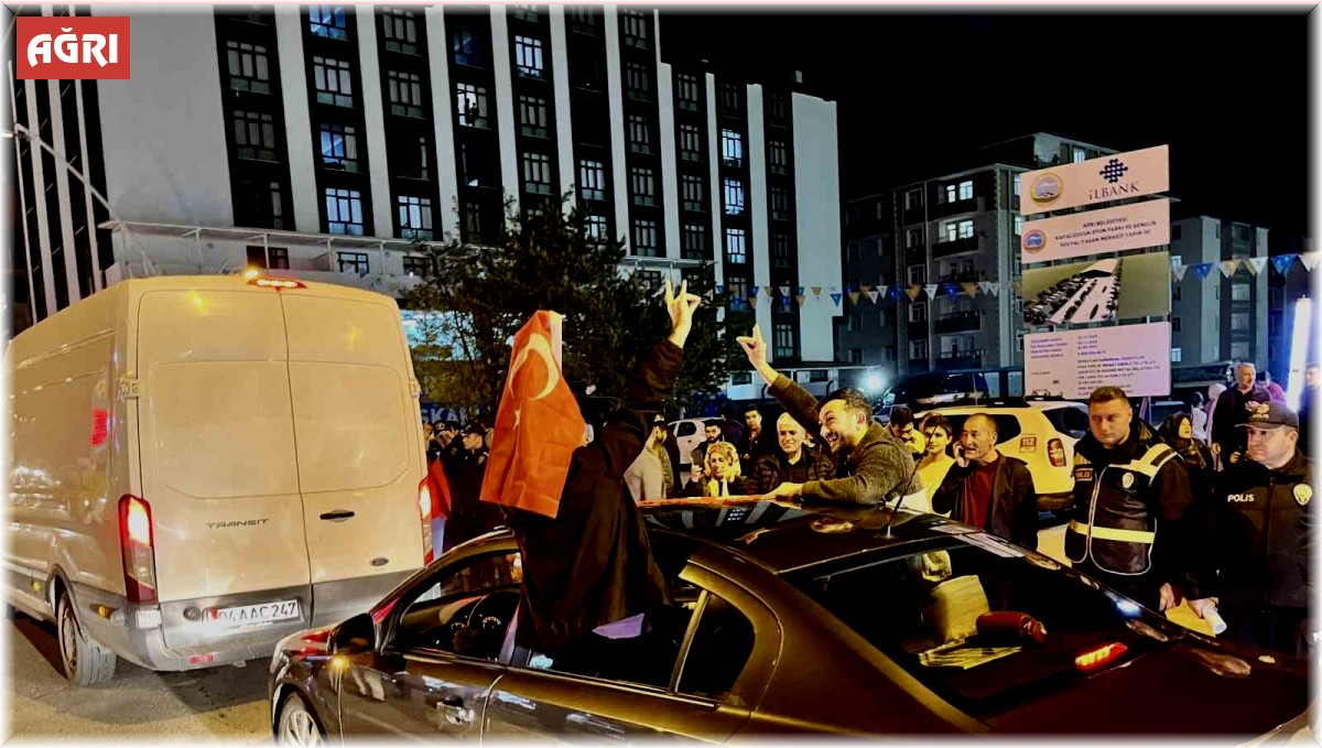 Ağrı'da seçim sonuçları büyük coşkuyla kutlandı