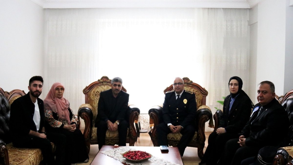Ağrı'da şehit ailesi ziyaret edildi