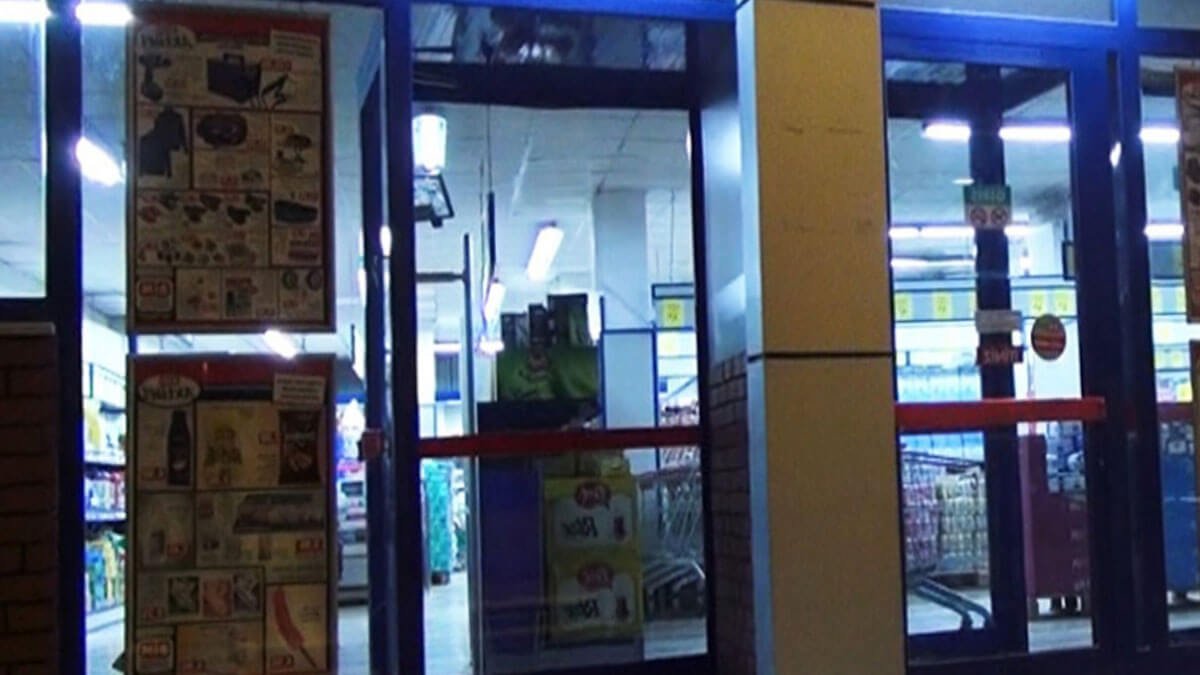 Ağrı'da Silahlı Market Soygunu: 2 Şüpheli Paralarla Kayıplara Karıştı