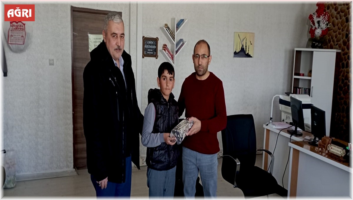 Ağrı'da siyer sınavında dereceye giren yarışmacılara ödülleri verildi