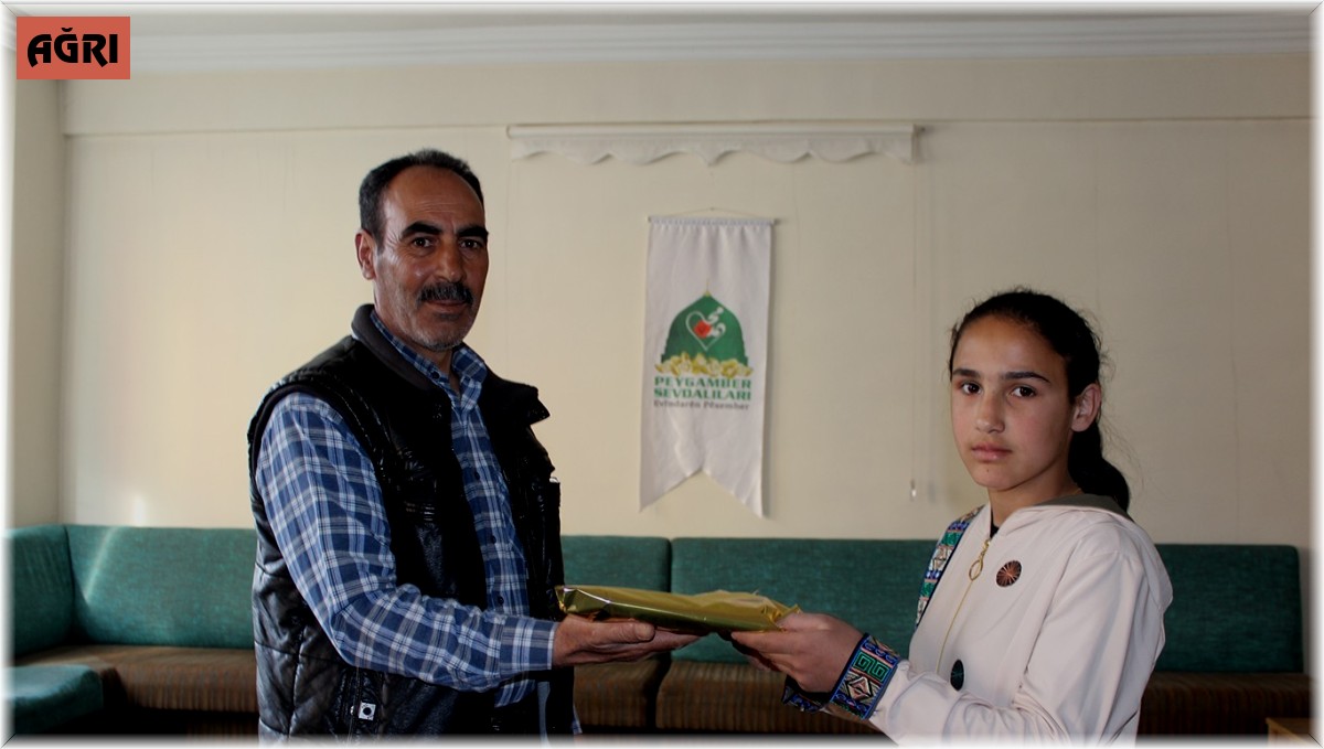 Ağrı'da siyer yarışmasında dereceye girenlere ödülleri dağıtıldı