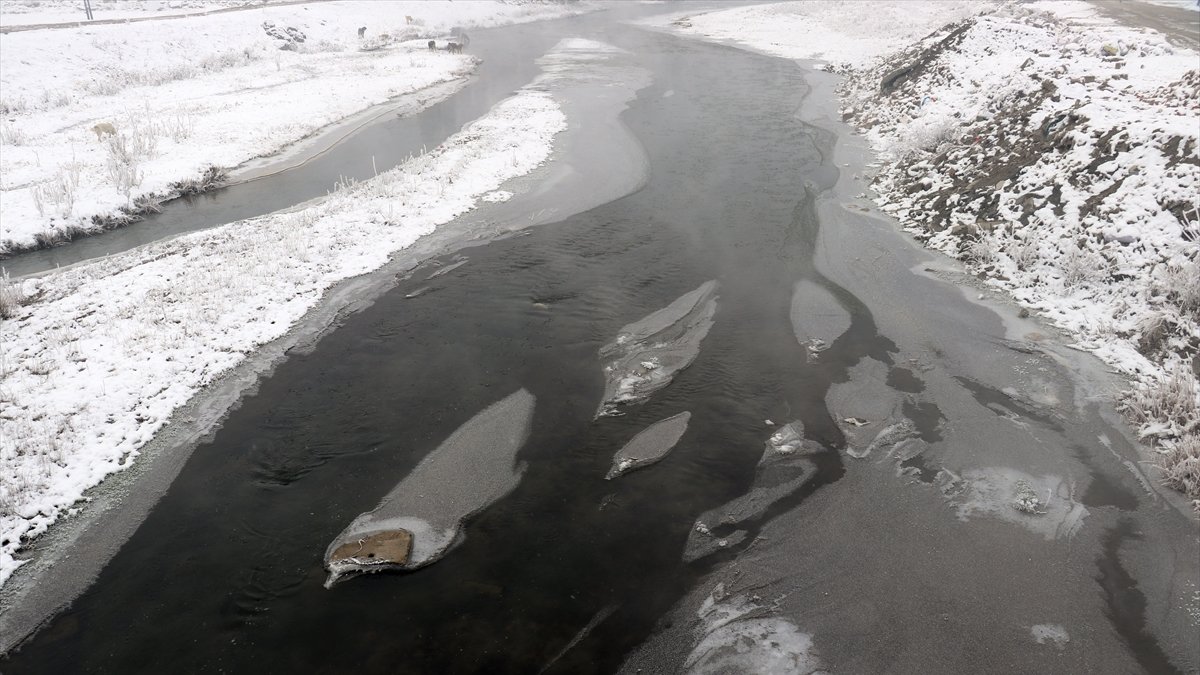 Ağrı'da soğuk hava ve sis etkili oluyor