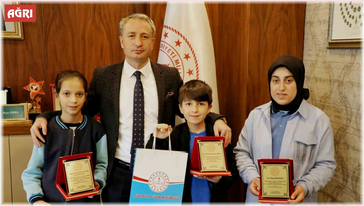 Ağrı'da 'Sözlük Tasarım' yarışmasında dereceye giren öğrencilere ödülleri verildi