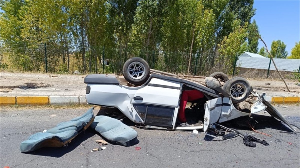 Ağrı'da takla atan otomobildeki 5 kişi yaralandı