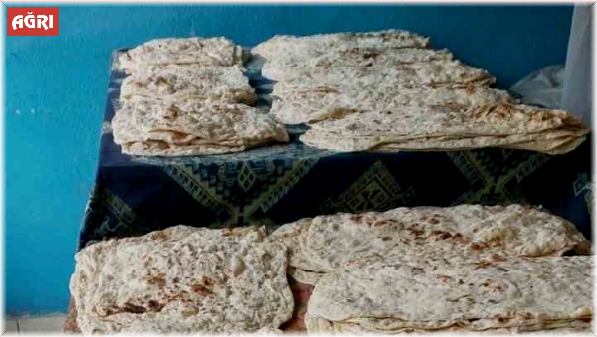 Ağrı'da tandırlar depremzedeler için yakıldı