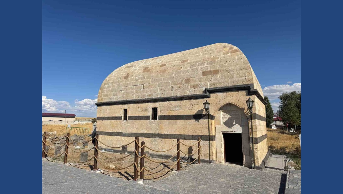 Ağrı'da tarihi Hamur Kümbeti restore edilerek yeniden ziyarete açıldı