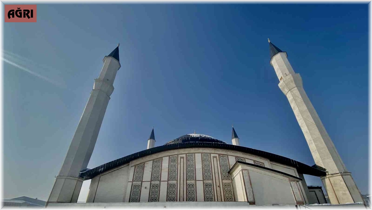 Ağrı'da termometreler eksi 28 dereceyi gösterdi