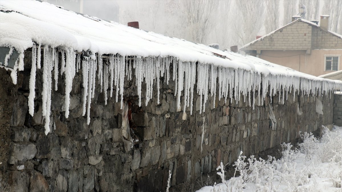 Ağrı'da termometreler gece sıfırın altında 26 dereceyi gösterdi