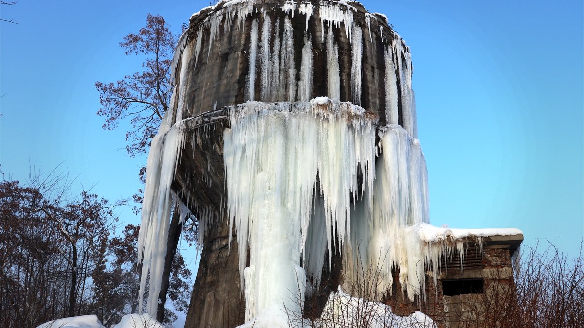 Ağrı'da termometreler sıfırın altında 33 dereceyi gösterdi