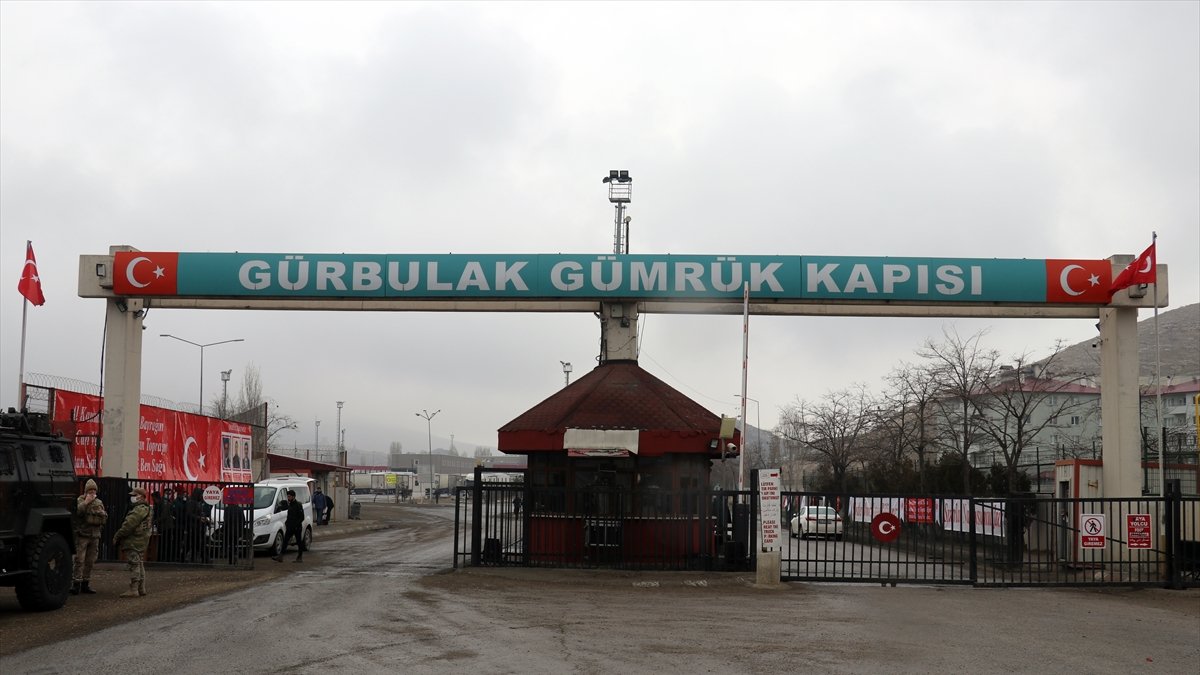 Ağrı'da teröristlerin roketli saldırısında şehit olan 3 gümrük personeli anıldı