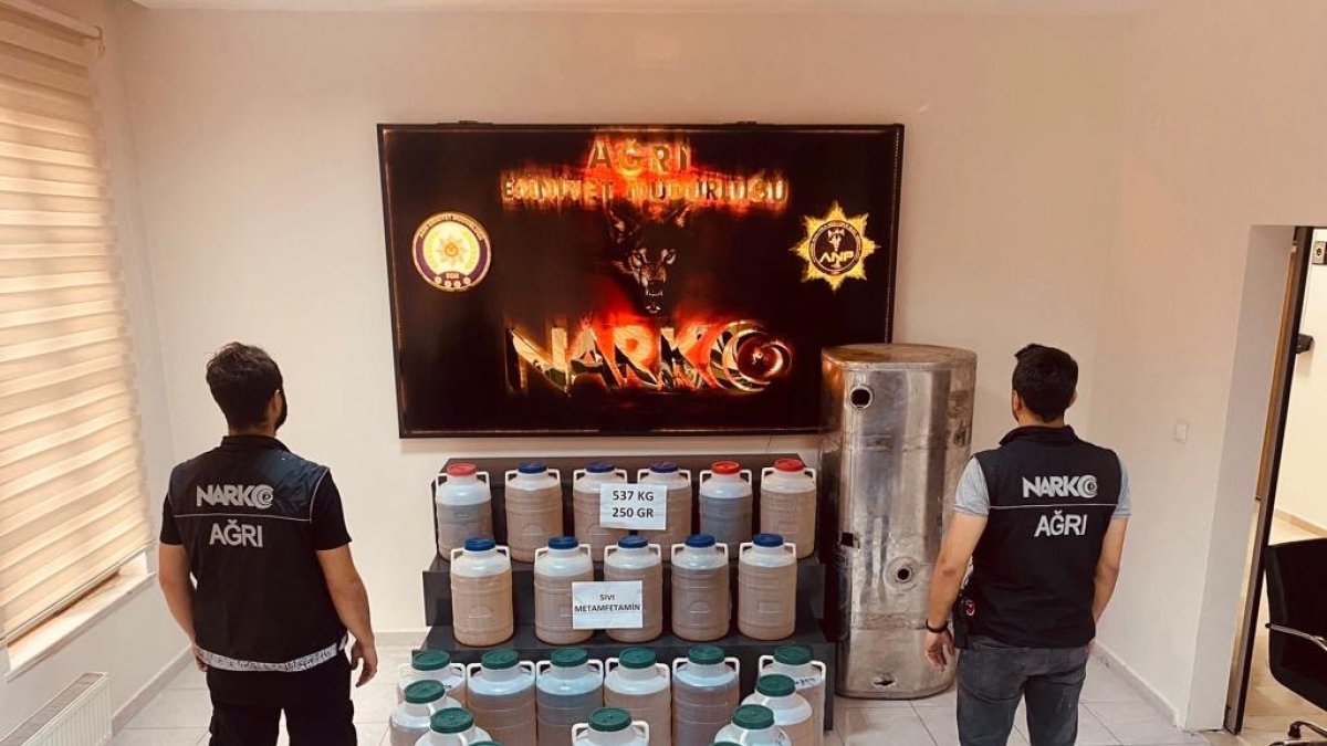 Ağrı'da tırın yakıt deposunda 537 kilo 250 gram metamfetamin ele geçirildi