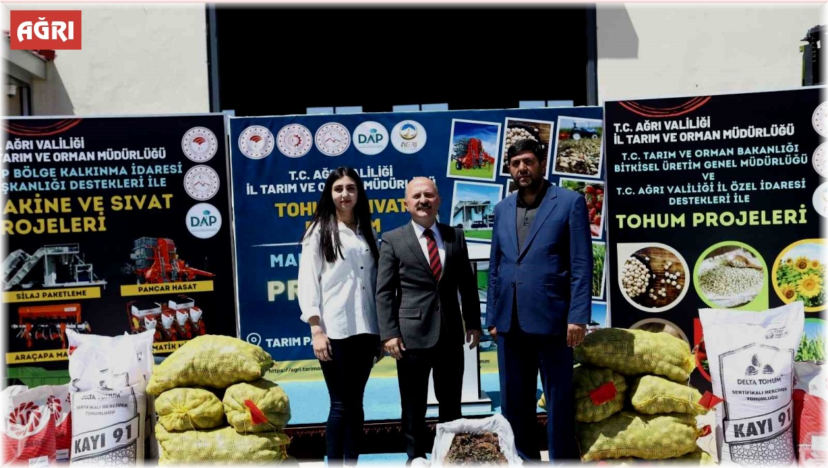 Ağrı'da "Tohum-Sıvat Dağıtımı ve Makine Tanıtım Töreni" düzenlendi