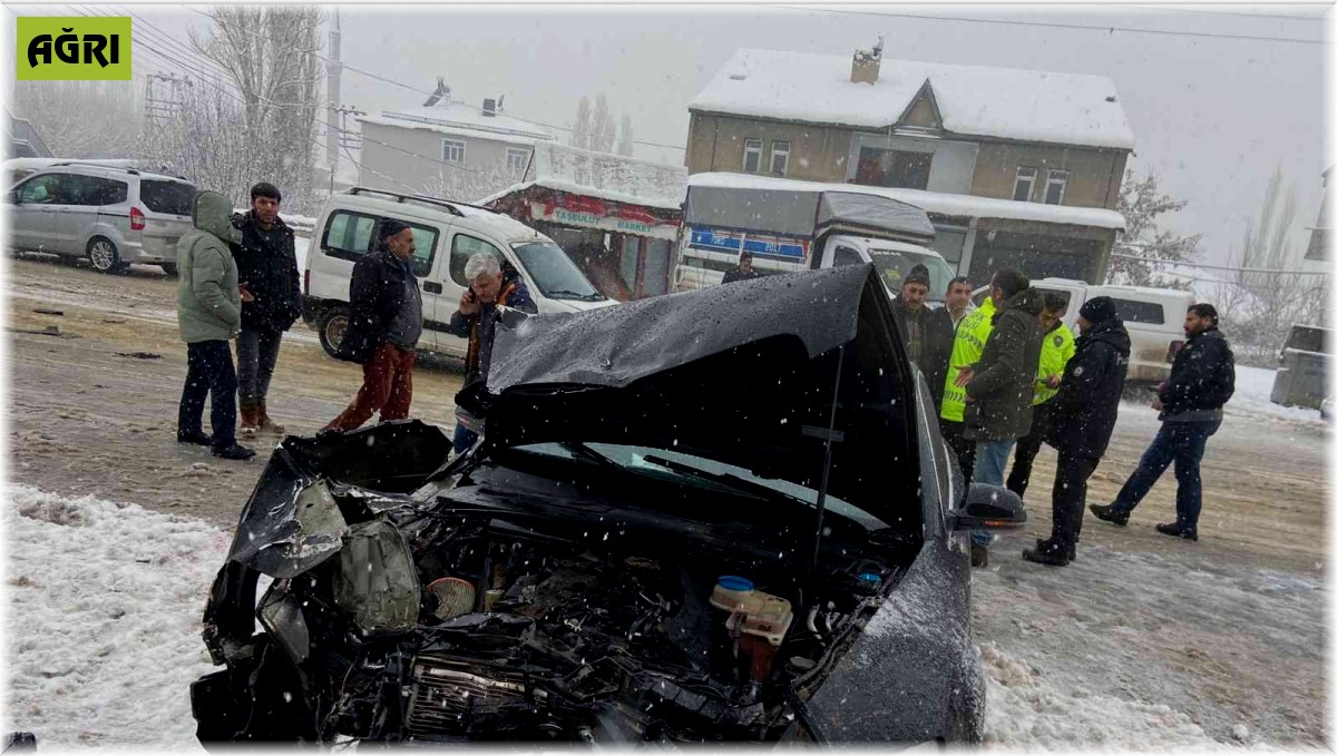 Ağrı'da trafik kazası: 4 yaralı